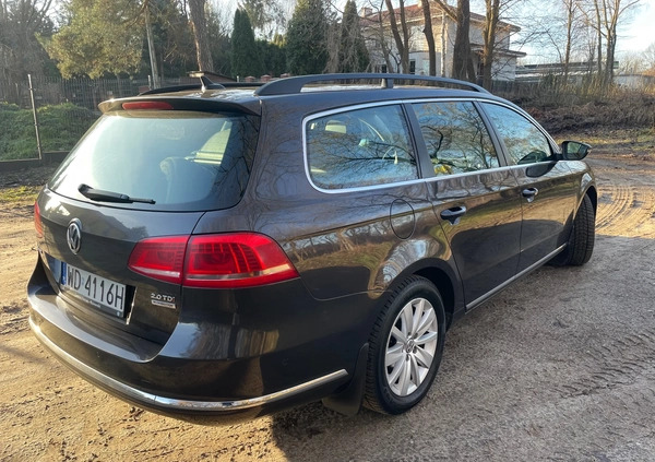 Volkswagen Passat cena 32900 przebieg: 293000, rok produkcji 2011 z Warszawa małe 106